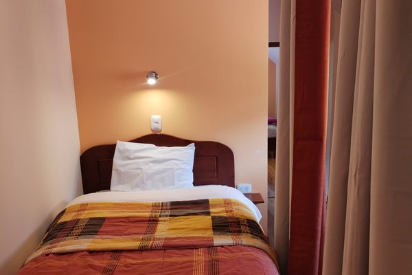 Habitación matrimonial con vista a la montaña